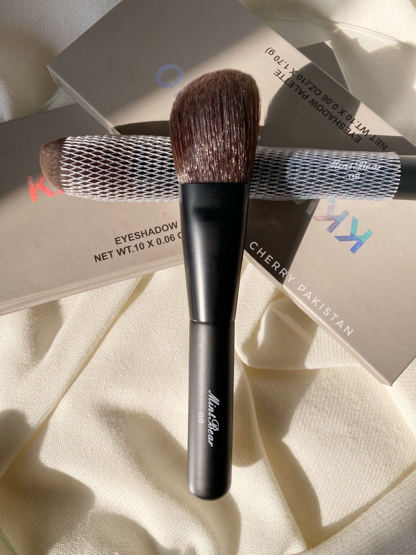 AA MINT BEAR BLACK POWDER BRUSH