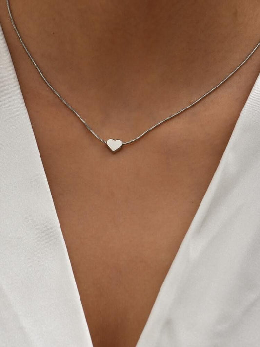 A61 SILVER HEART NECKLACE