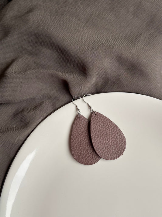 G136 LEATHER EARRINGS