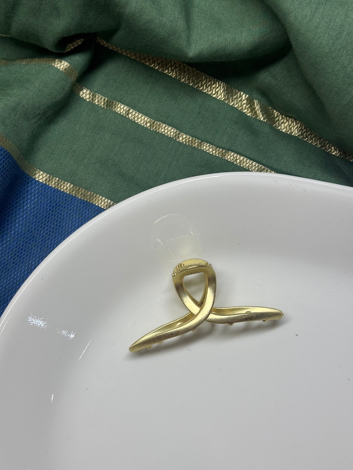 B63 SMALL METAL HAIR CLAW