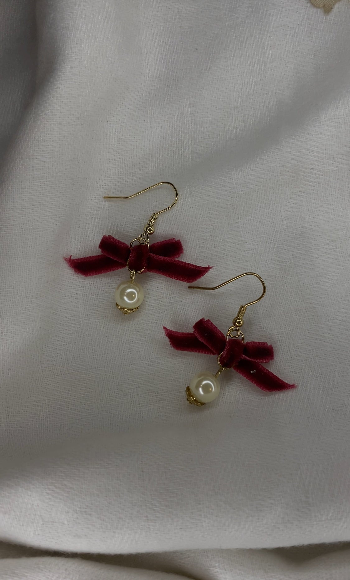 RED MINI RIBBON EARRINGS