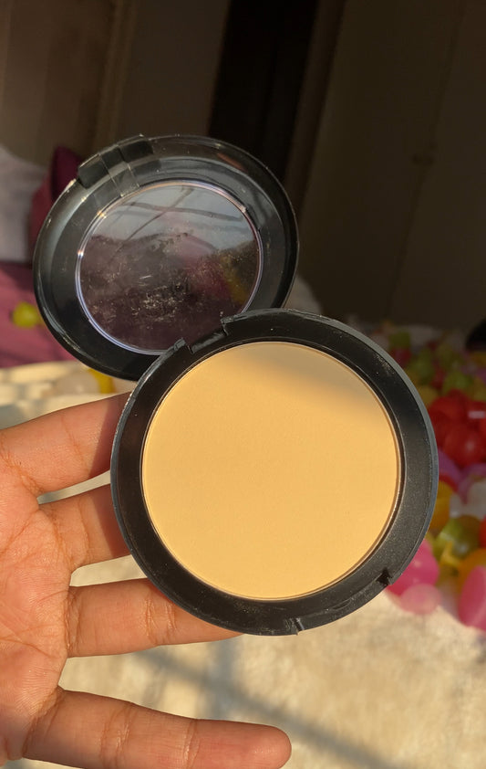 F151 SILKY POWDER BY ITALIA DELUXE