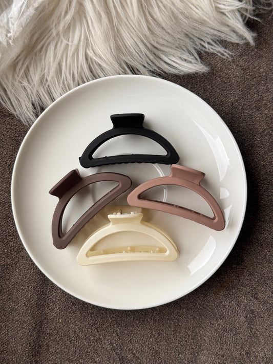 A182 MATTE MEDIUM HAIR CLAW