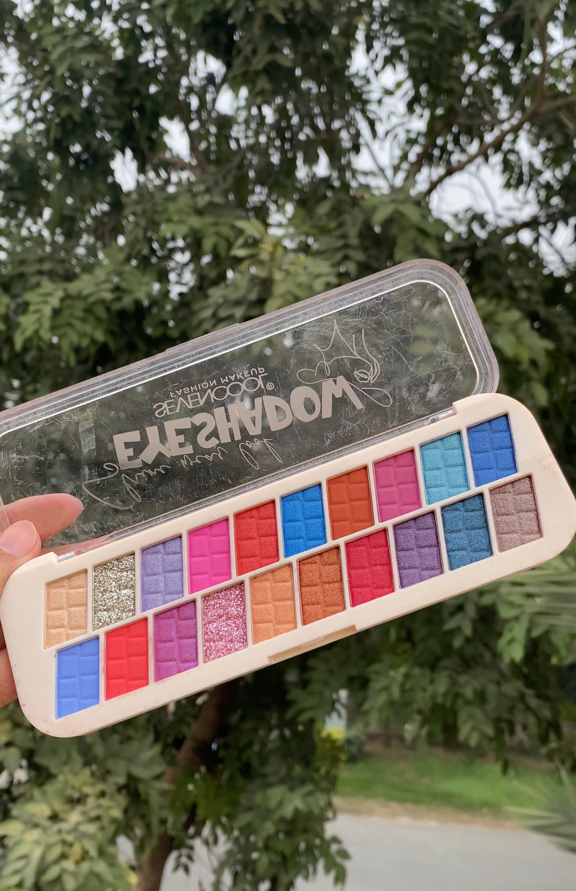 C14 EYESHADOW PALETTE