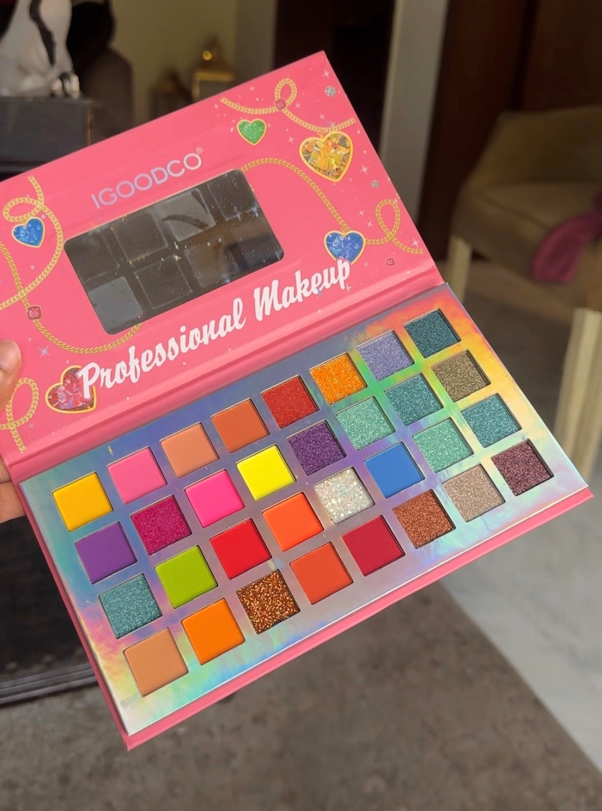 11 DAZZLE CHARM EYESHADOW PALETTE