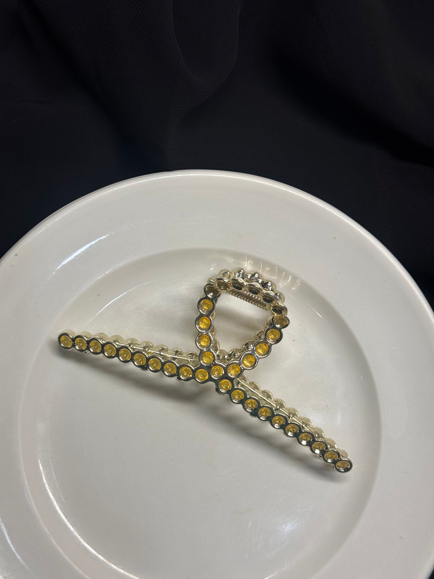 A82 METAL HAIR CLAW