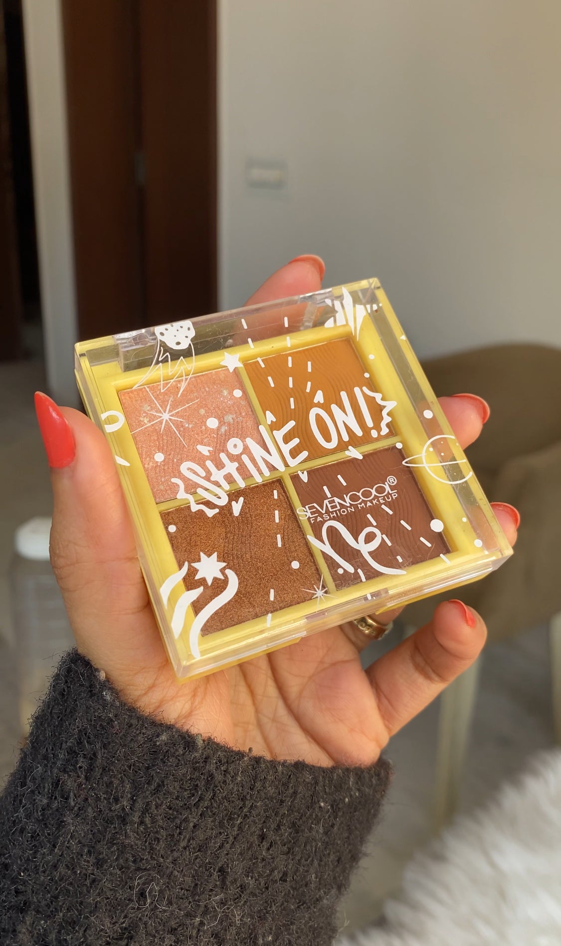 01 SHINE ON EYESHADOW PALETTE