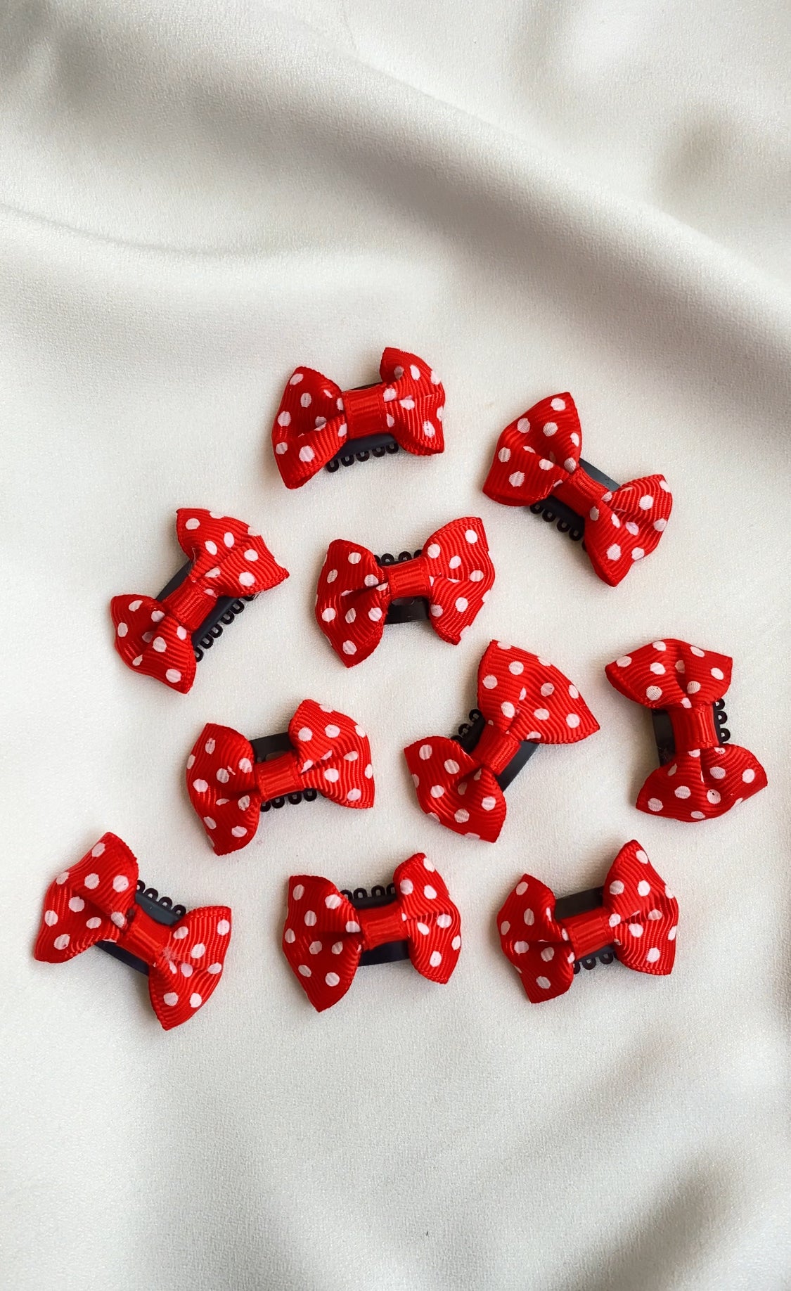 D56 RED MINI HAIR BOW PIN PAIR