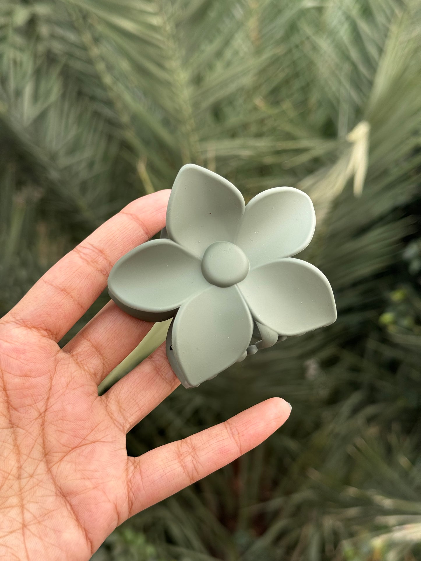 EXTRA LARGE MATTE FINISH FLOWER CLAW CLIP