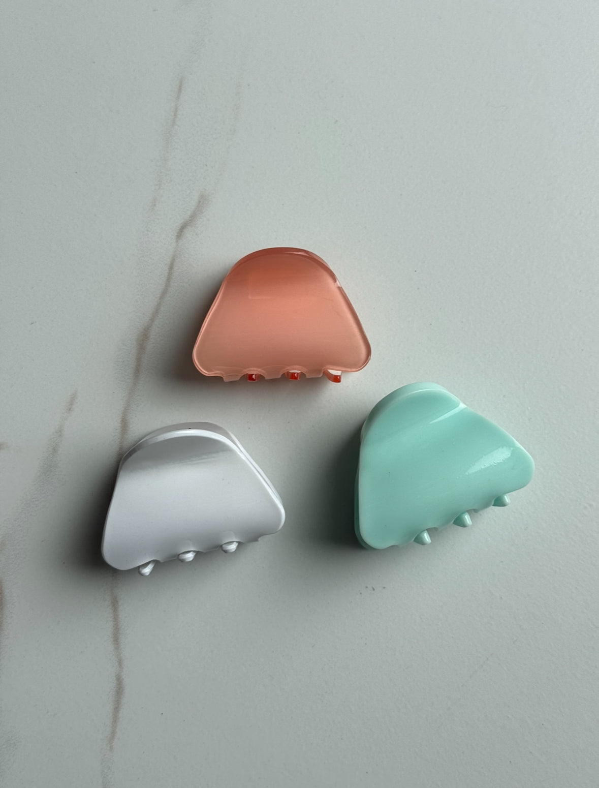A191 RESIN HIGH QUALITY HAIR CLAWS IN SMALL SIZE