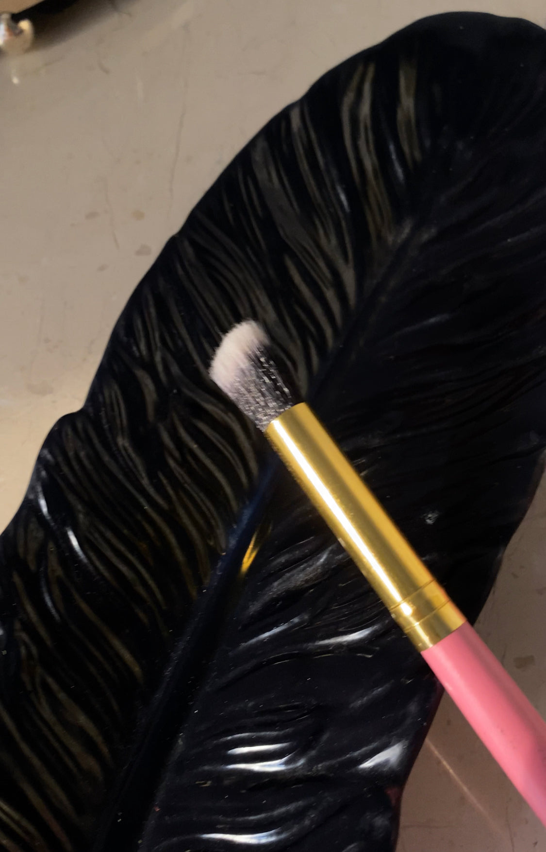 PINK EYESHADOW BLENDING BRUSH