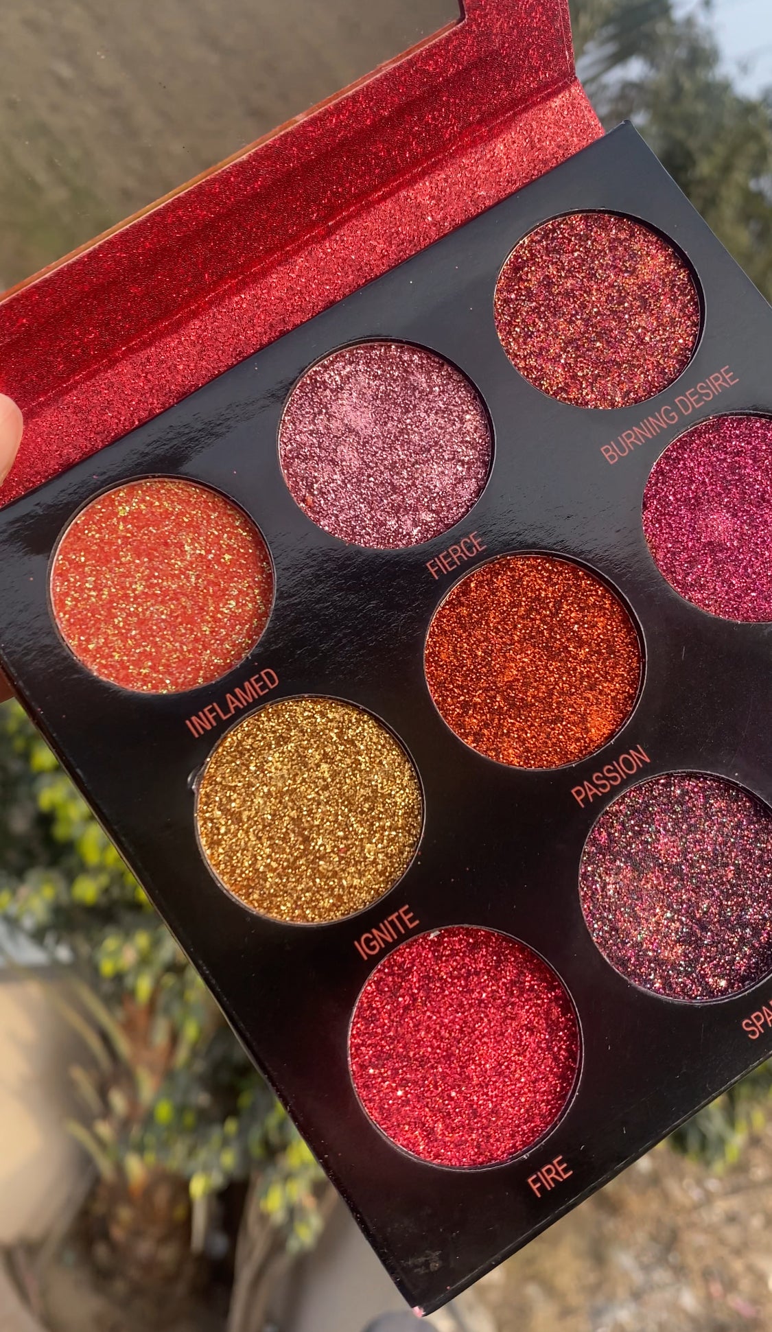 MAKEUP REVOLUTION LONDON GLITTER EYESHADOW PALETTE