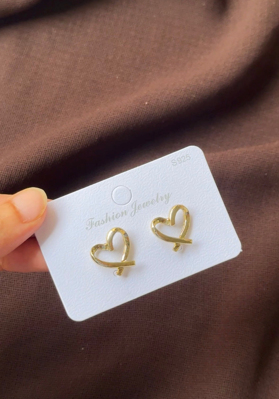 E136 HEART STUDS