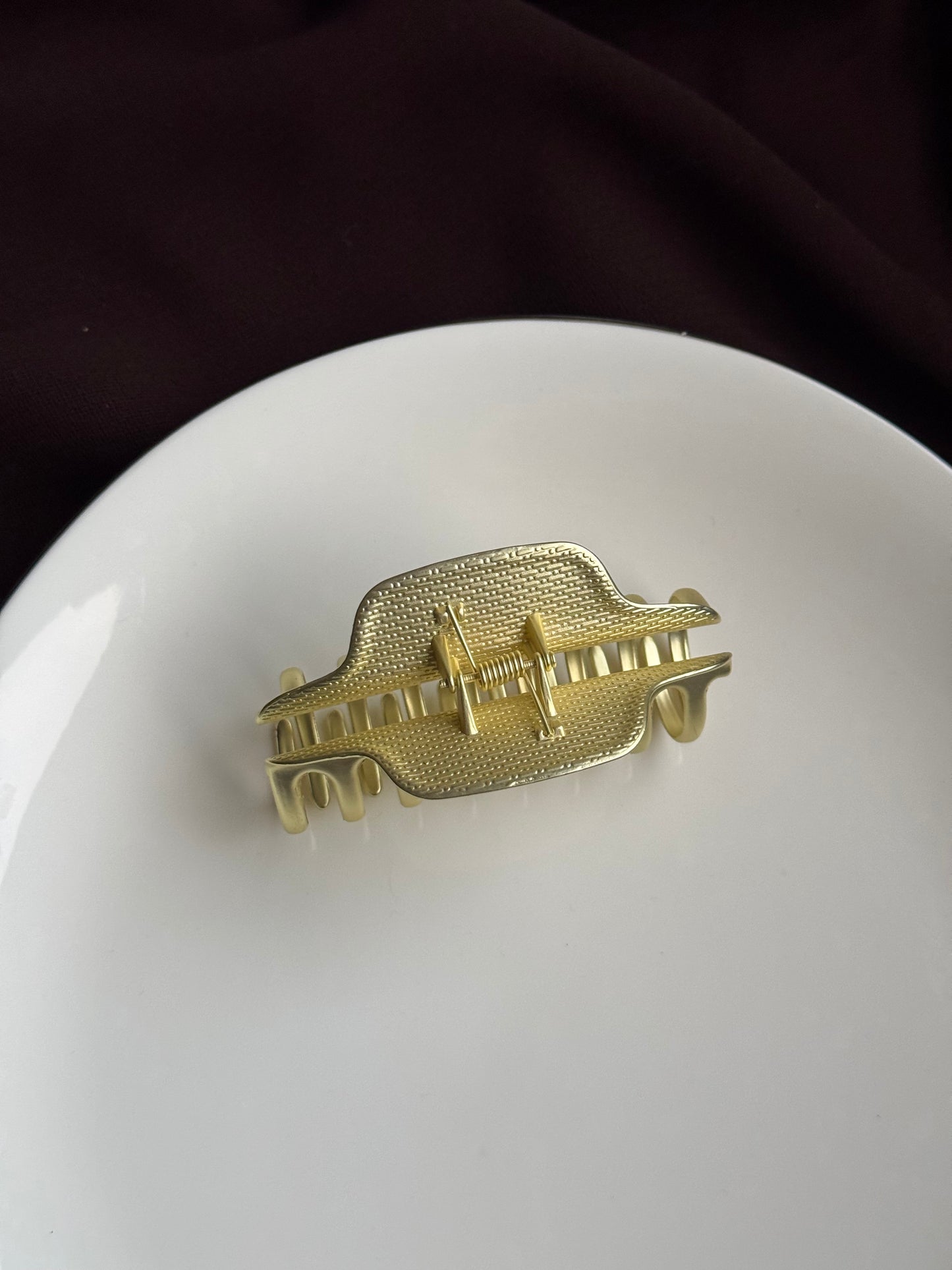 G111 METAL HAIR CLAW