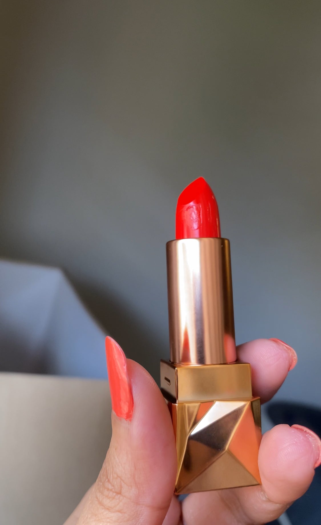 D 01 MORECOOL LIPSTICK