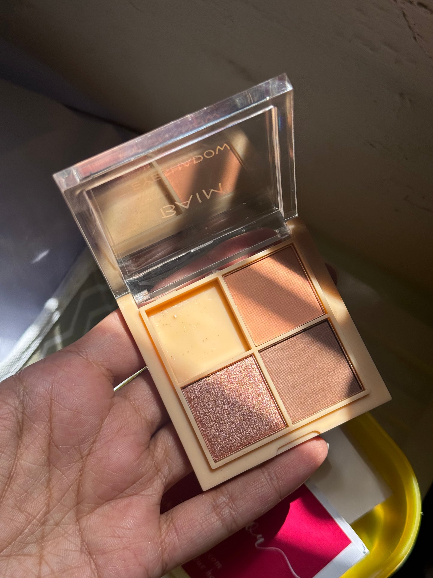 04 BAIM EYESHADOW PALETTE