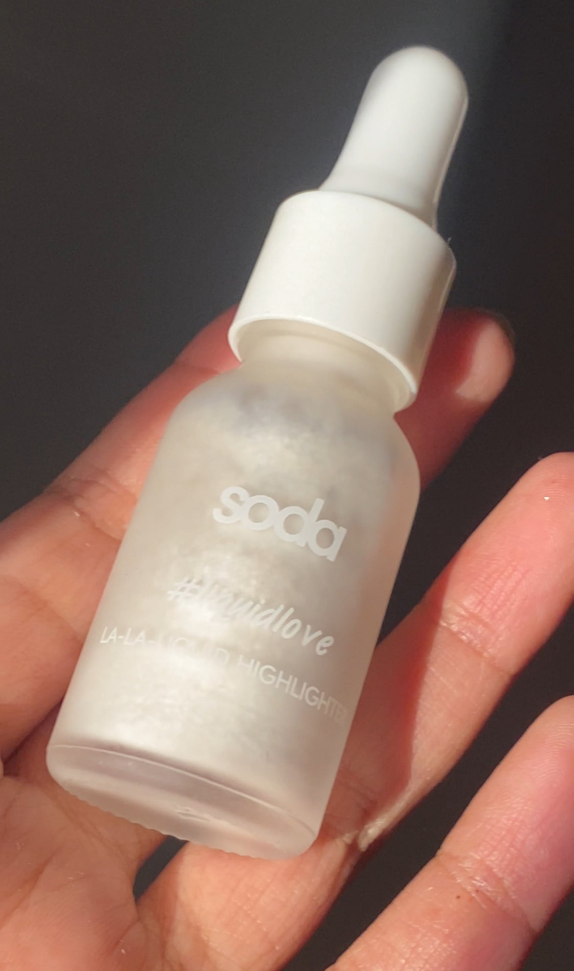 D SODA SILVER HIGHLIGHTER LIQUID GLITTER