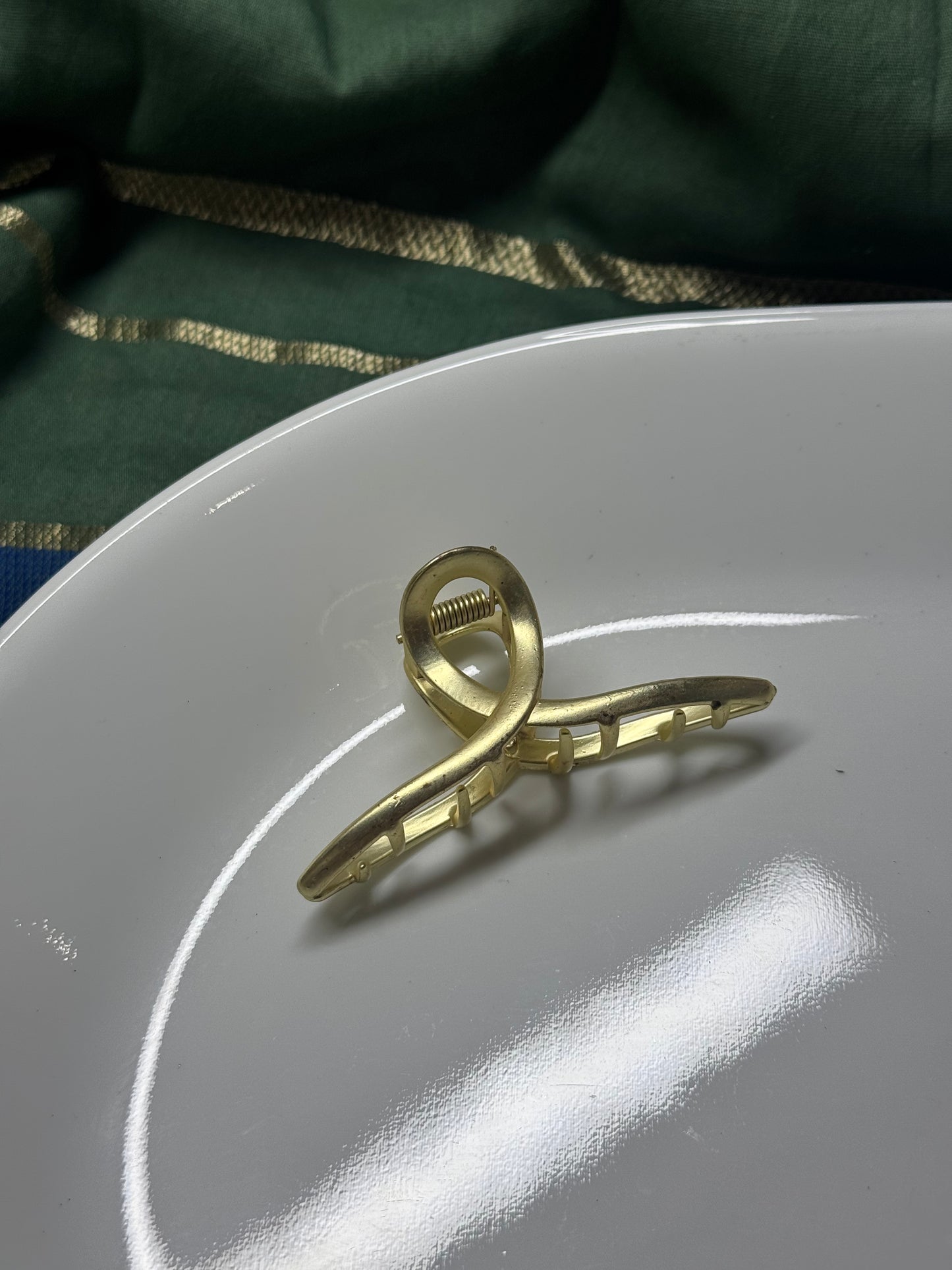 B63 SMALL METAL HAIR CLAW