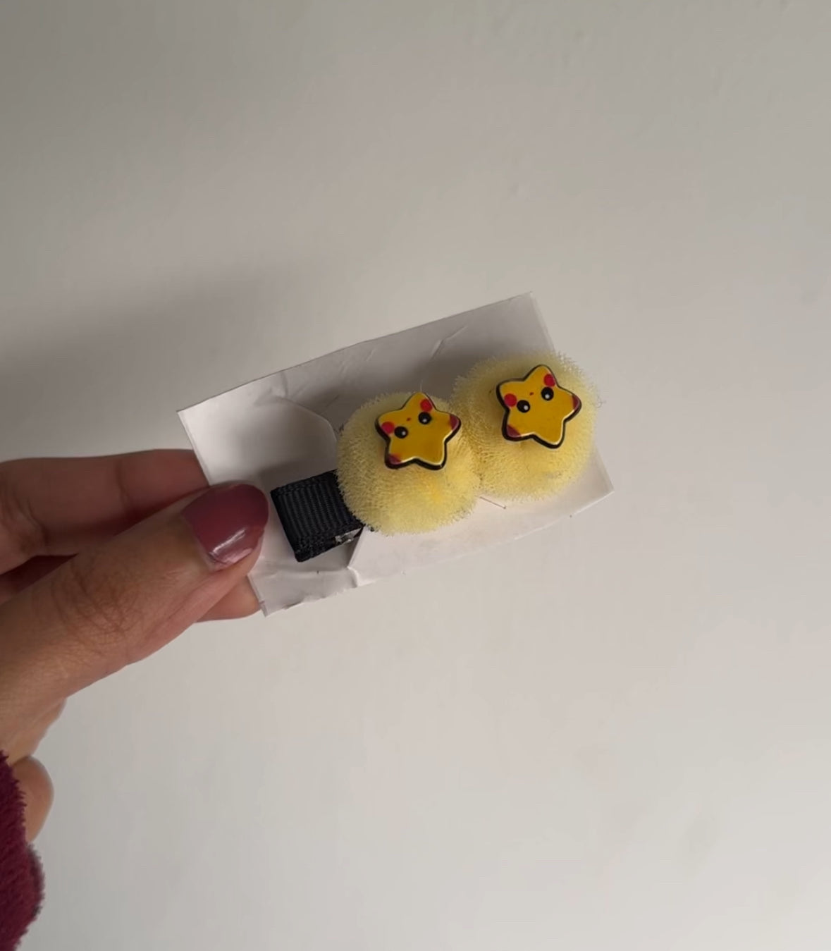 C97 FUR BALL HAIR PIN
