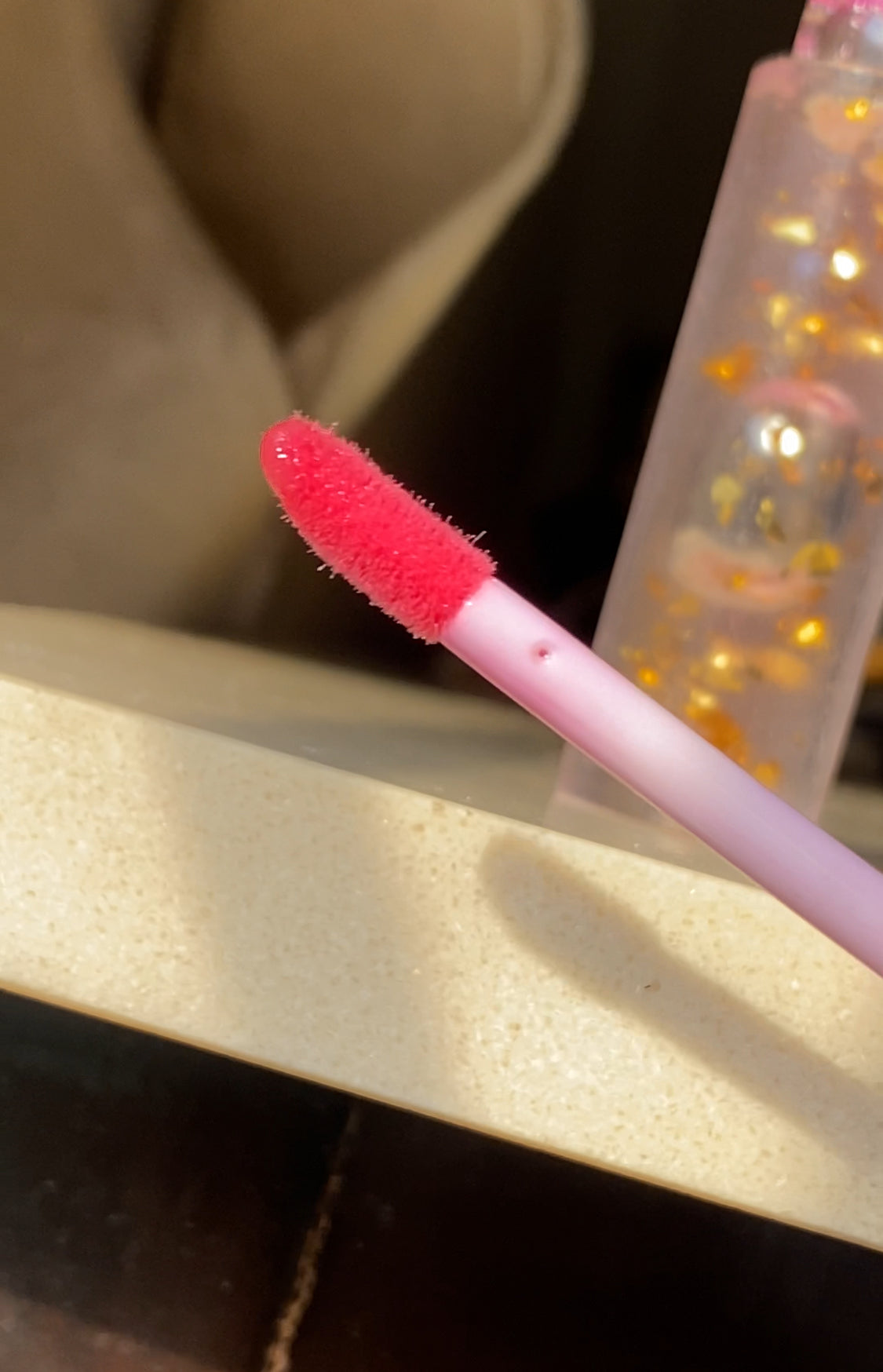 CLEAR LIPGLOSS WITH GOLDEN FLAKES