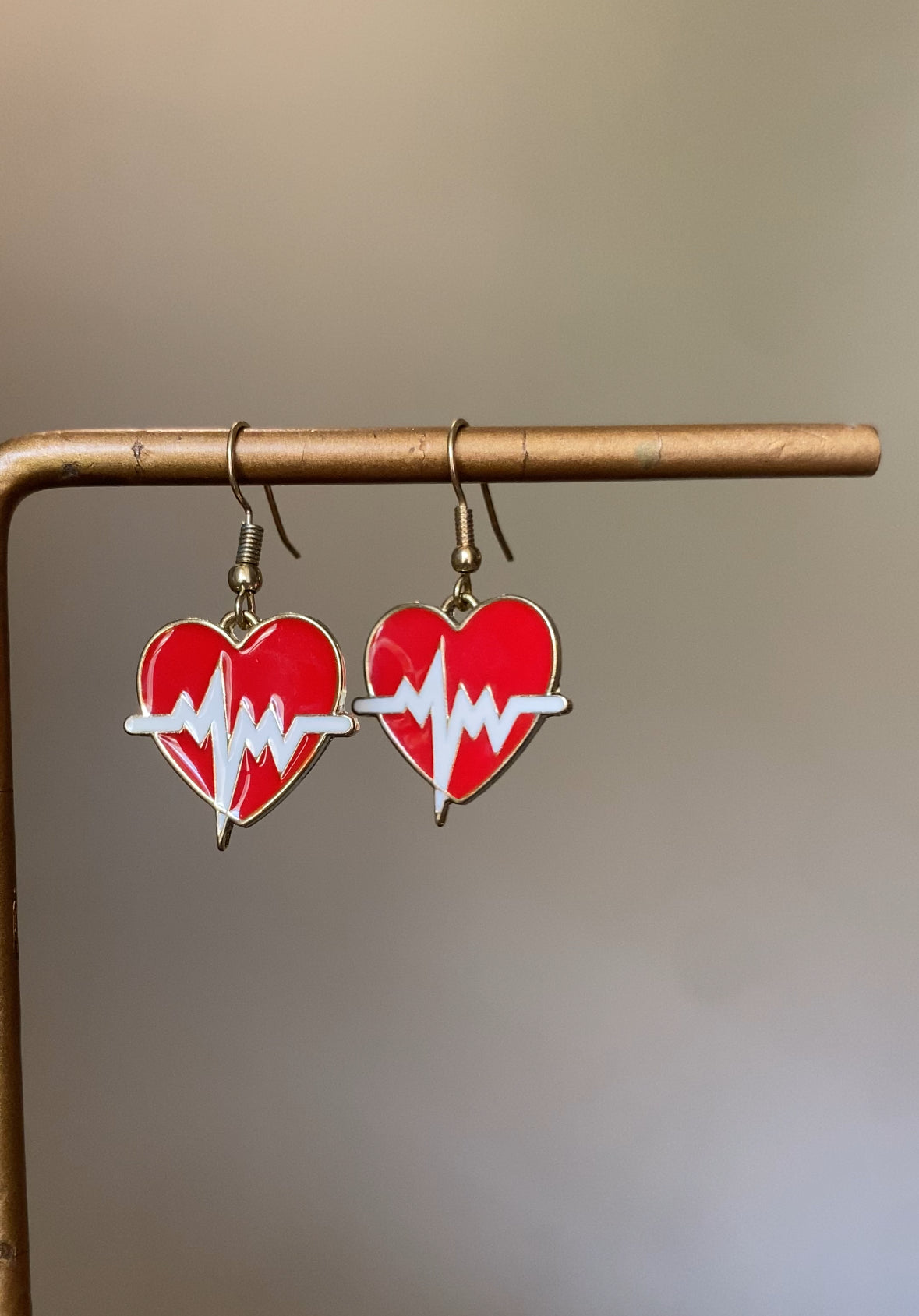 F82 RED HEART EARRINGS