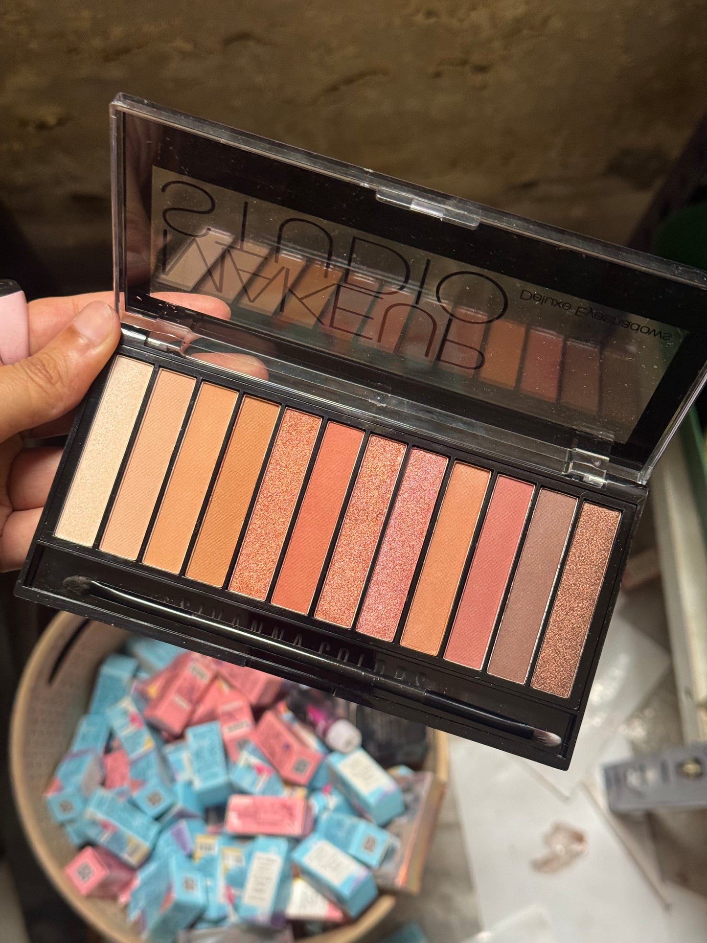 04 DELUXE EYESHADOW PALETTE