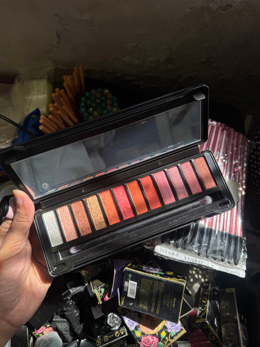 03 MAKEUP STUDIO EYESHADOW PALETTE