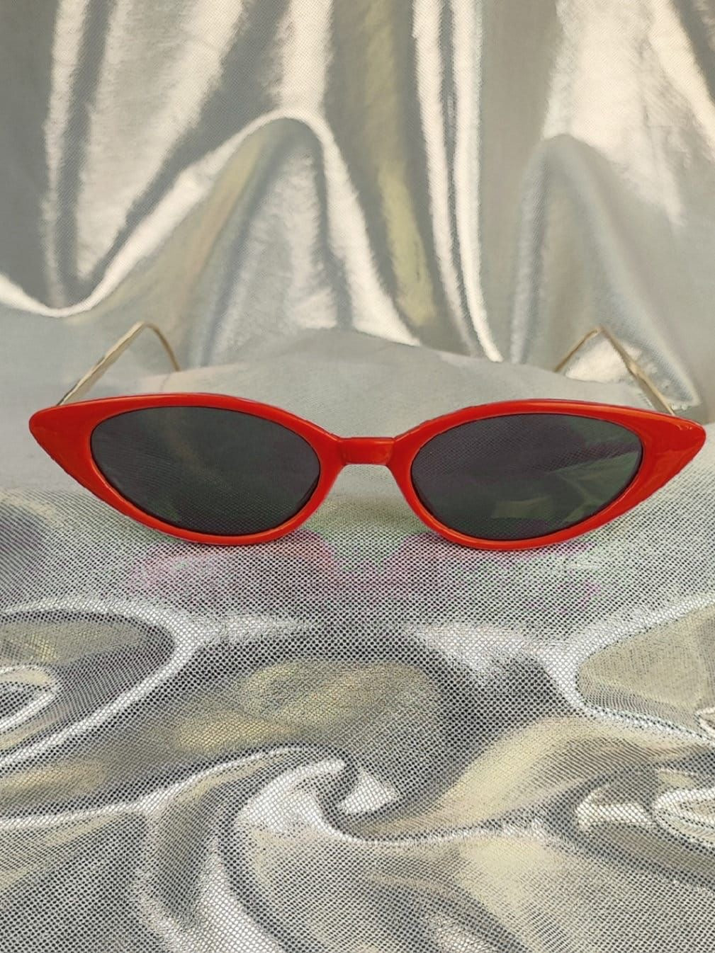 PLAIN CAT EYED RED SHADES