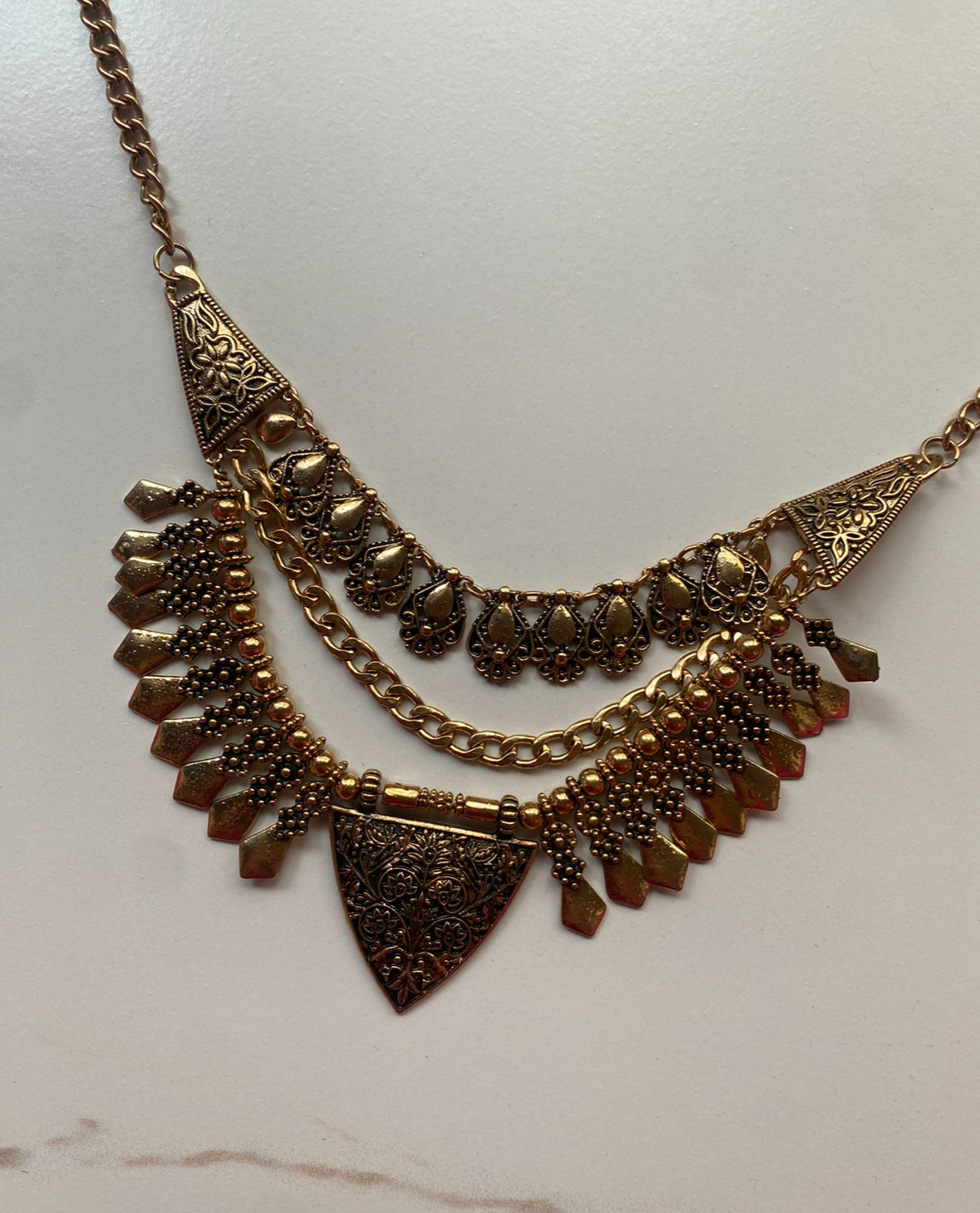 F2 SHADA GOLDEN FANCY NECKLACE