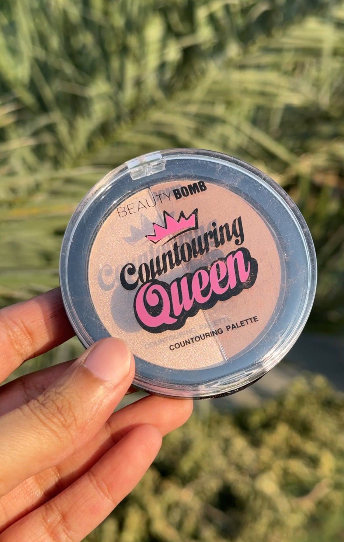 B109 BEAUTY BOMBS CONTOURING QUEEN HIGHLIGHTER AND CONTOUR PALETTE