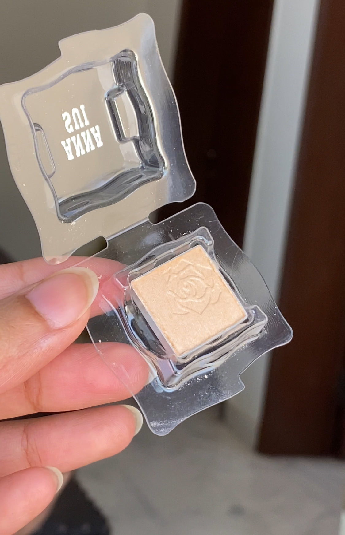 700 ANNA SUI SUBTLE HIGHLIGHTER