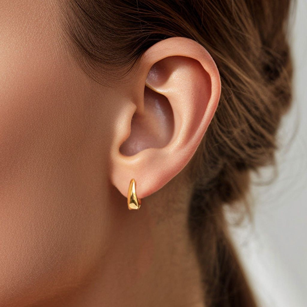 GOLDEN SMALL HOOPS
