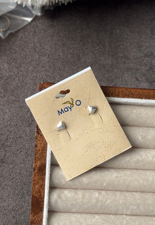 E84 MINI HEART STUDS