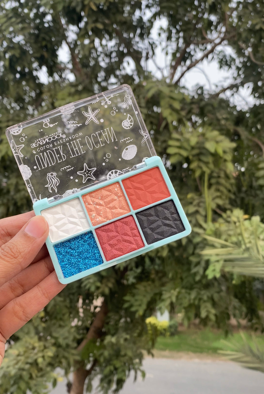 BLUE UNDER THE OCEAN EYESHADOW PALETTE