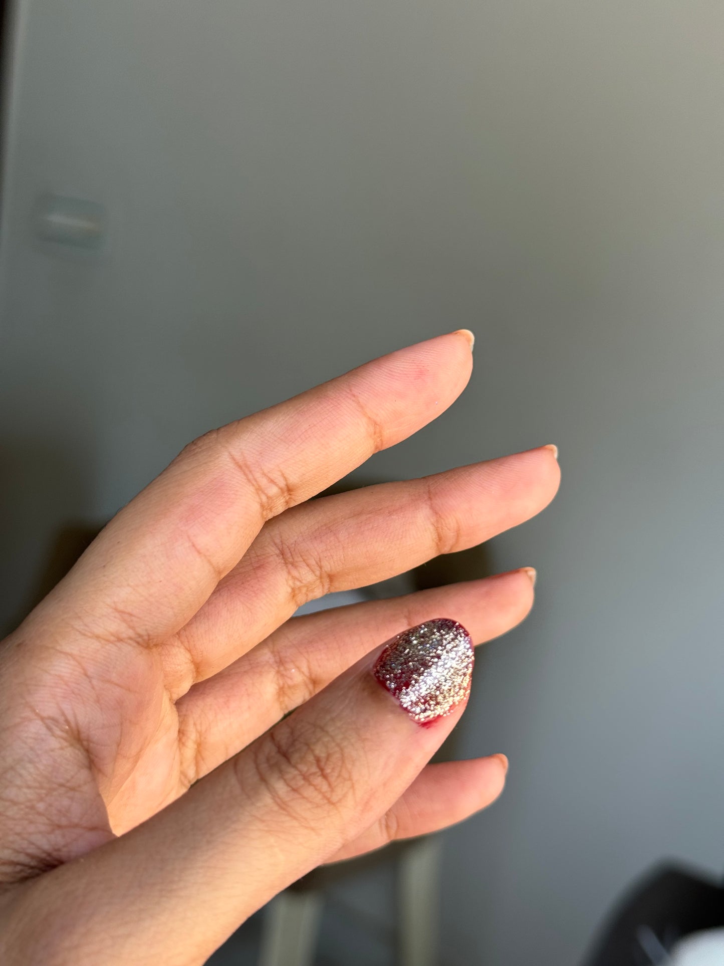 GOLDEN GLITTER NAIL COLOR / NAIL POLISH