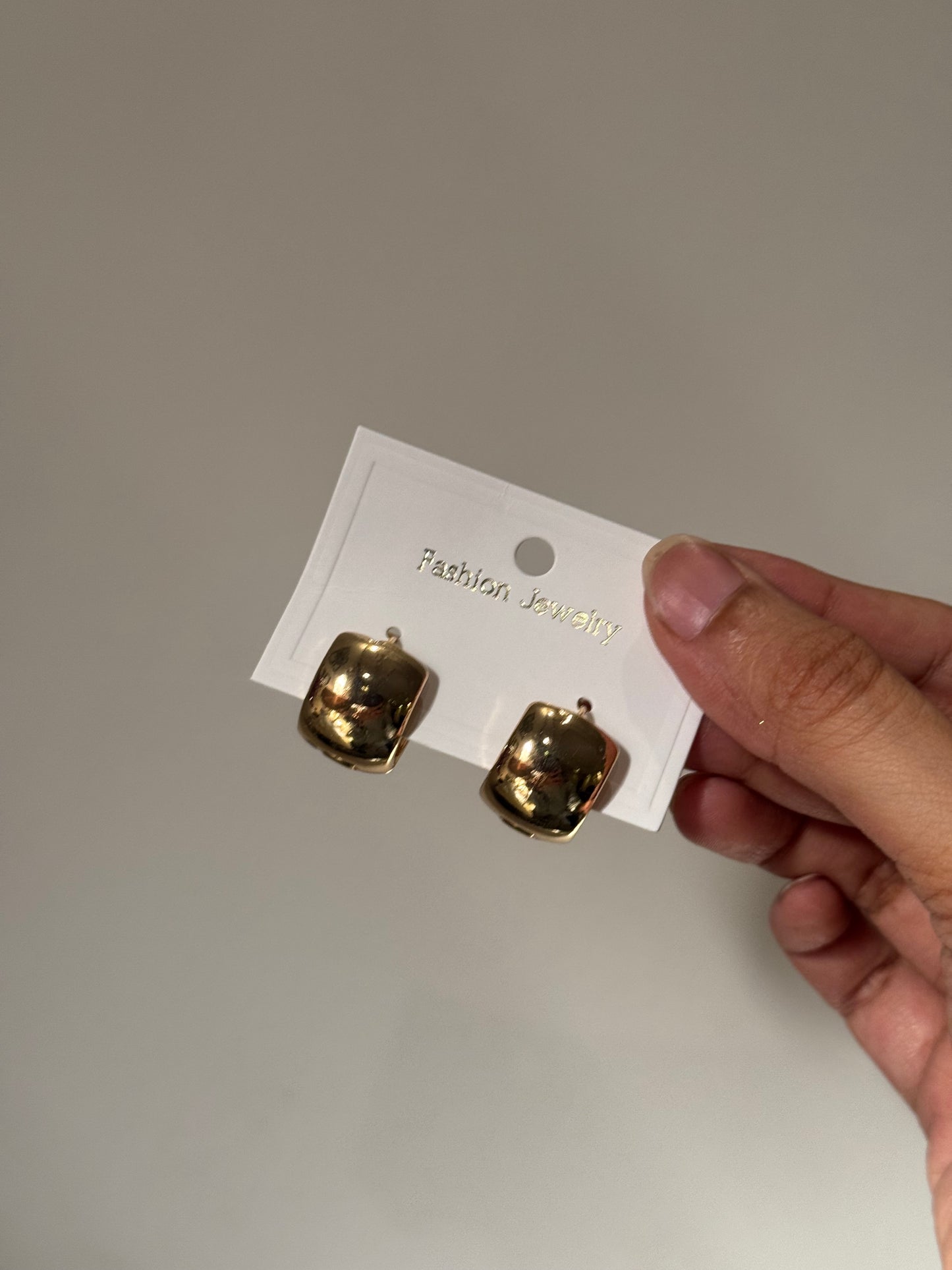 TRENDY GOLD EAR STUDS / CHUNKY HOOPS
