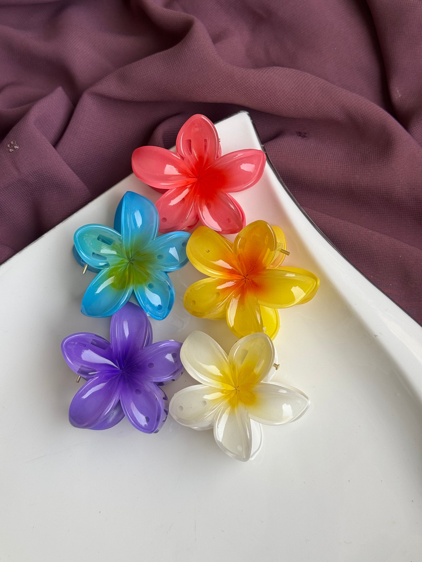 MEDIUM FLOWER HAIR CLAW