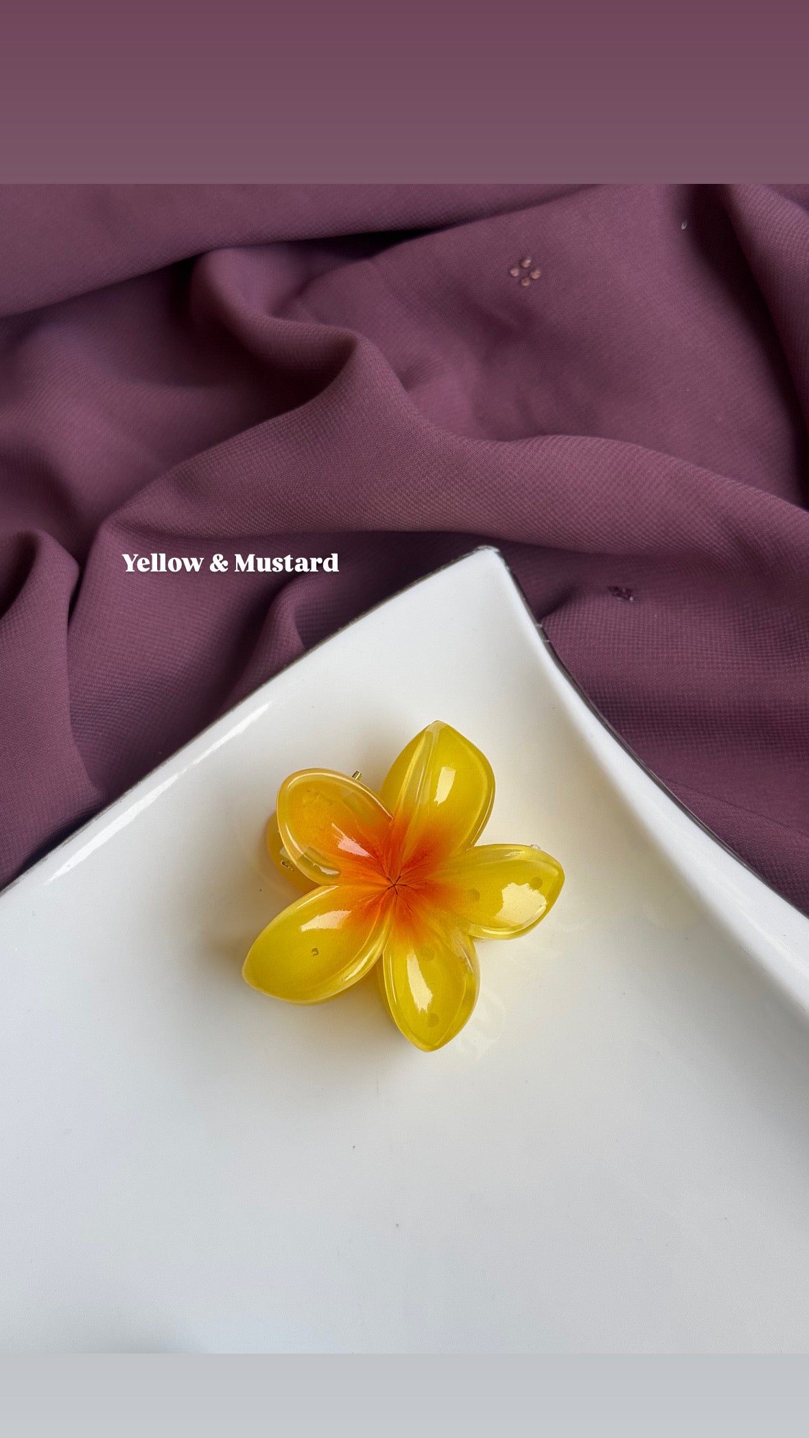 MEDIUM FLOWER HAIR CLAW