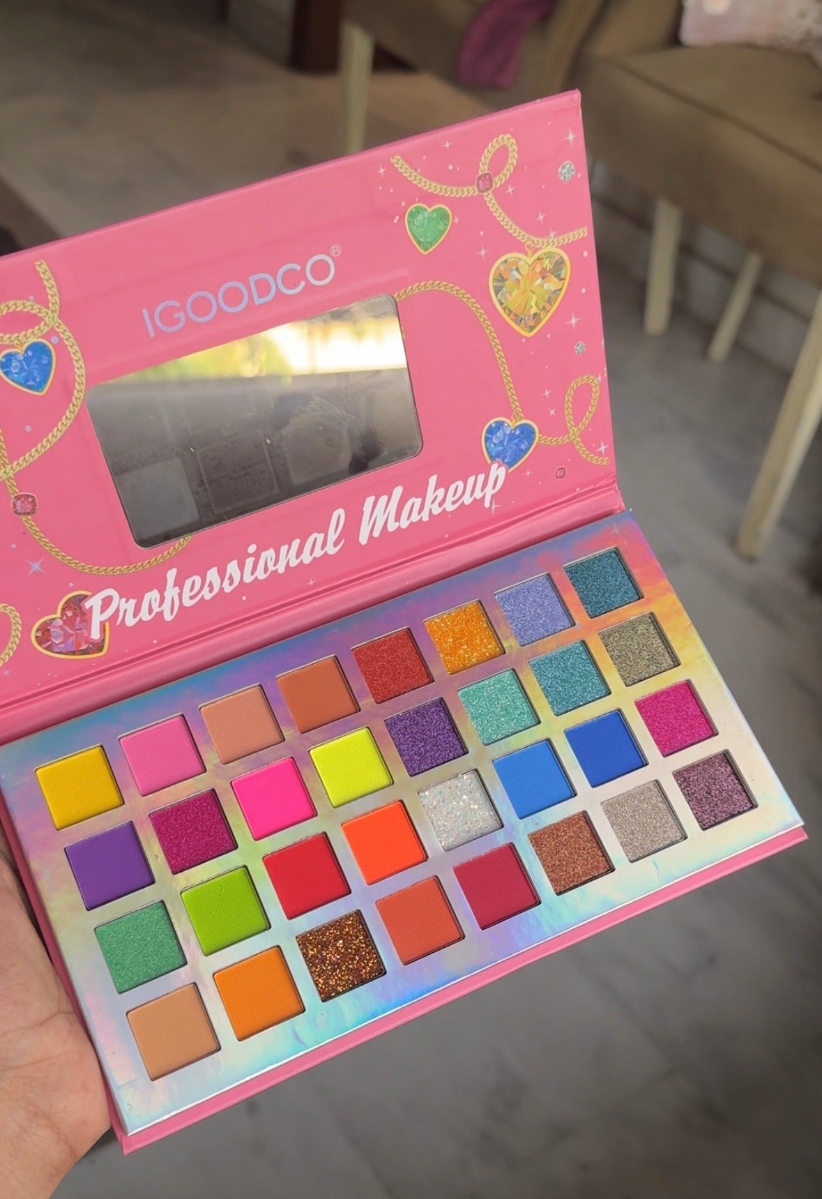05 DAZZLE CHARM EYESHADOW PALETTE