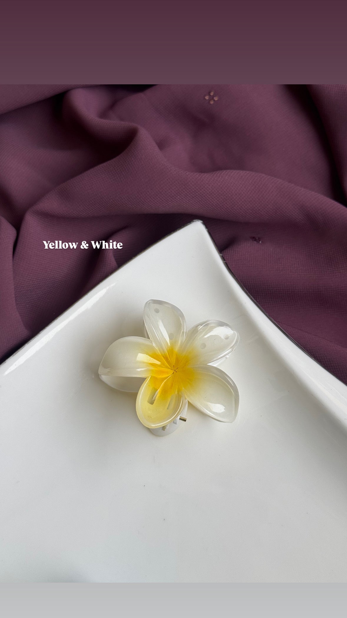 MEDIUM FLOWER HAIR CLAW