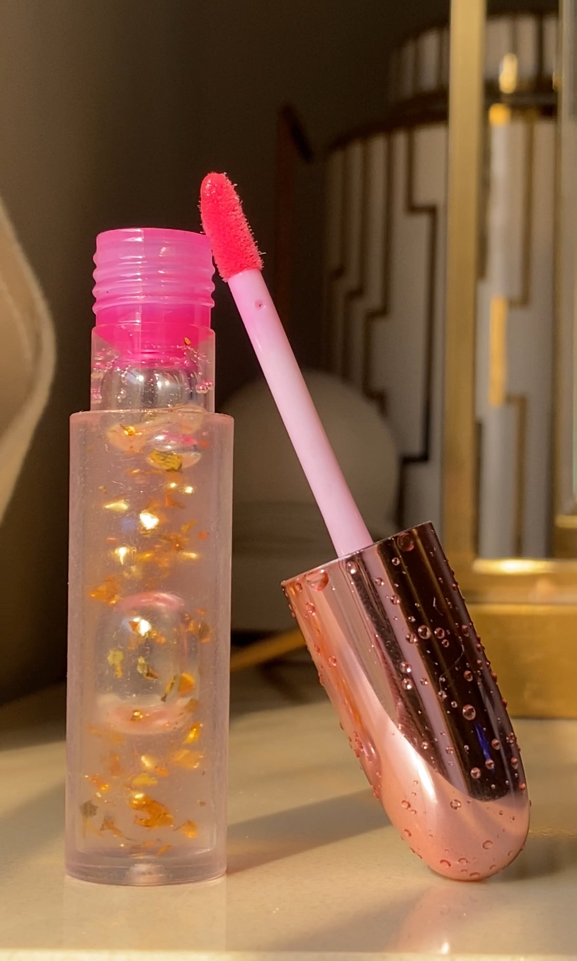 CLEAR LIPGLOSS WITH GOLDEN FLAKES