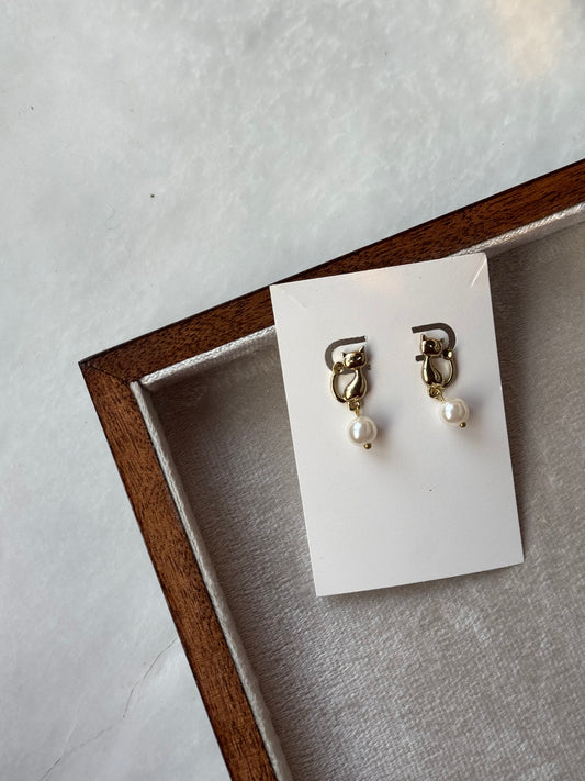 D133 CAT EARRINGS