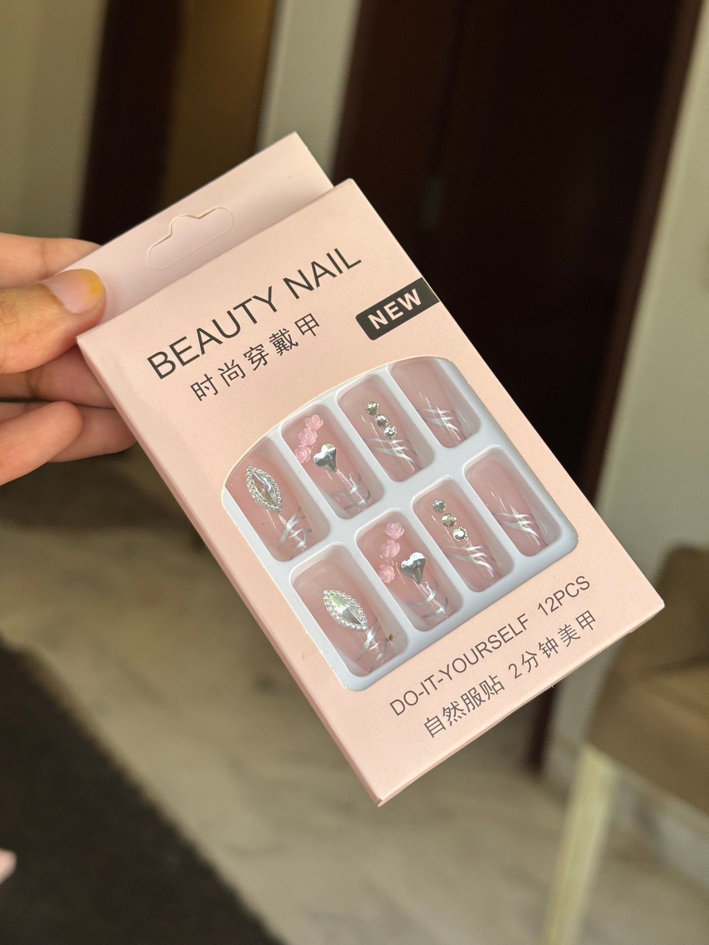 B29 NAIL SET WITH STICKER PACK (12 NAILS)