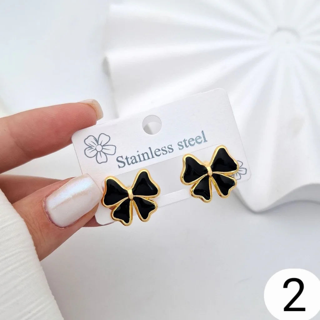 D3 BLACK BOW EAR STUDS