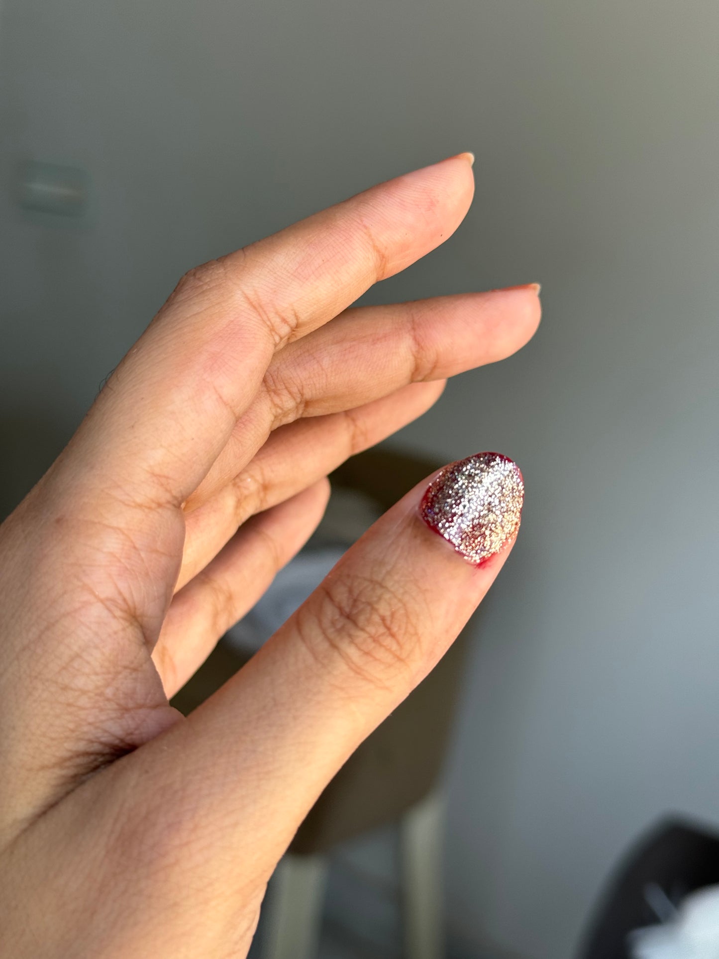 GOLDEN GLITTER NAIL COLOR / NAIL POLISH