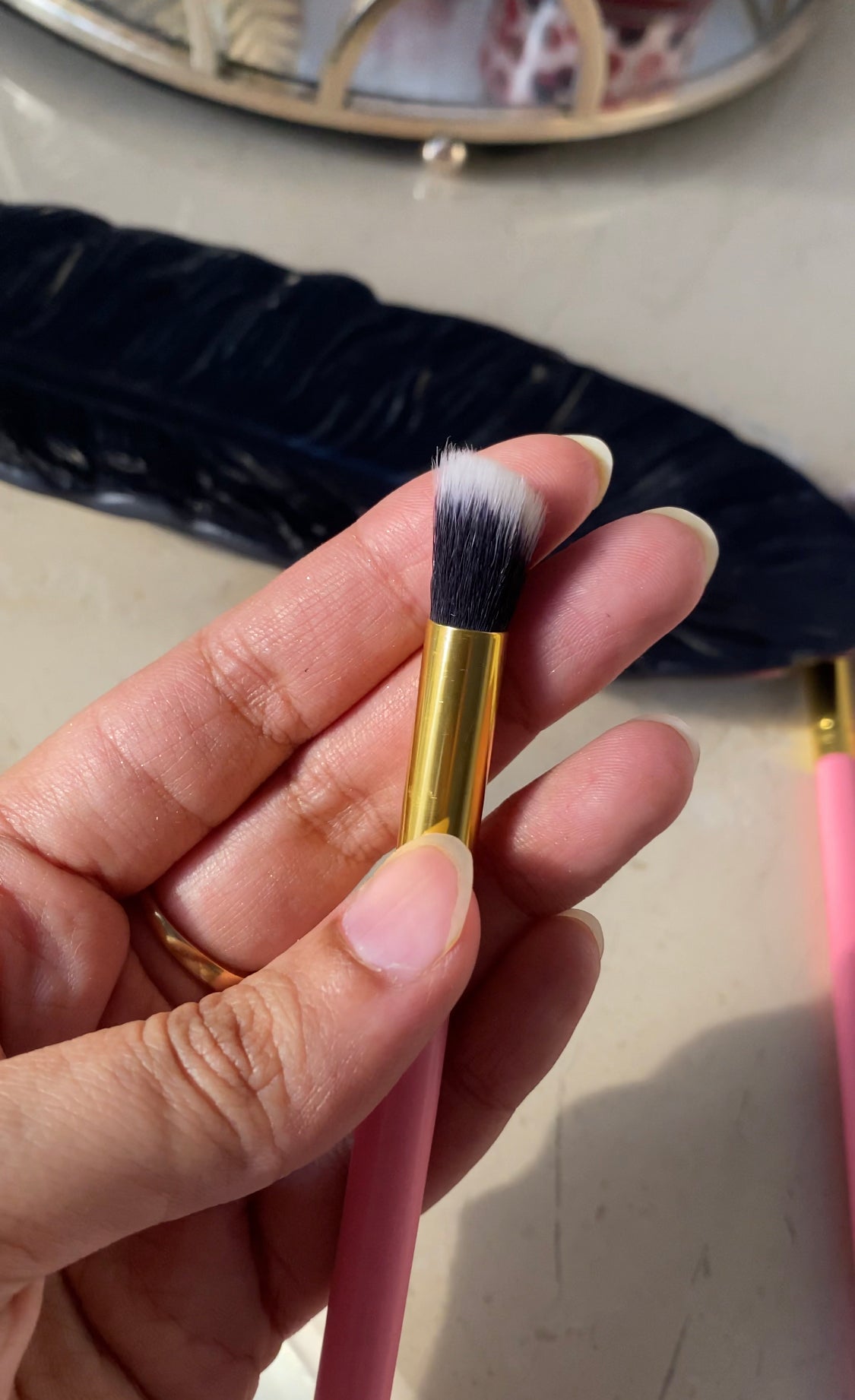 PINK EYESHADOW BLENDING BRUSH