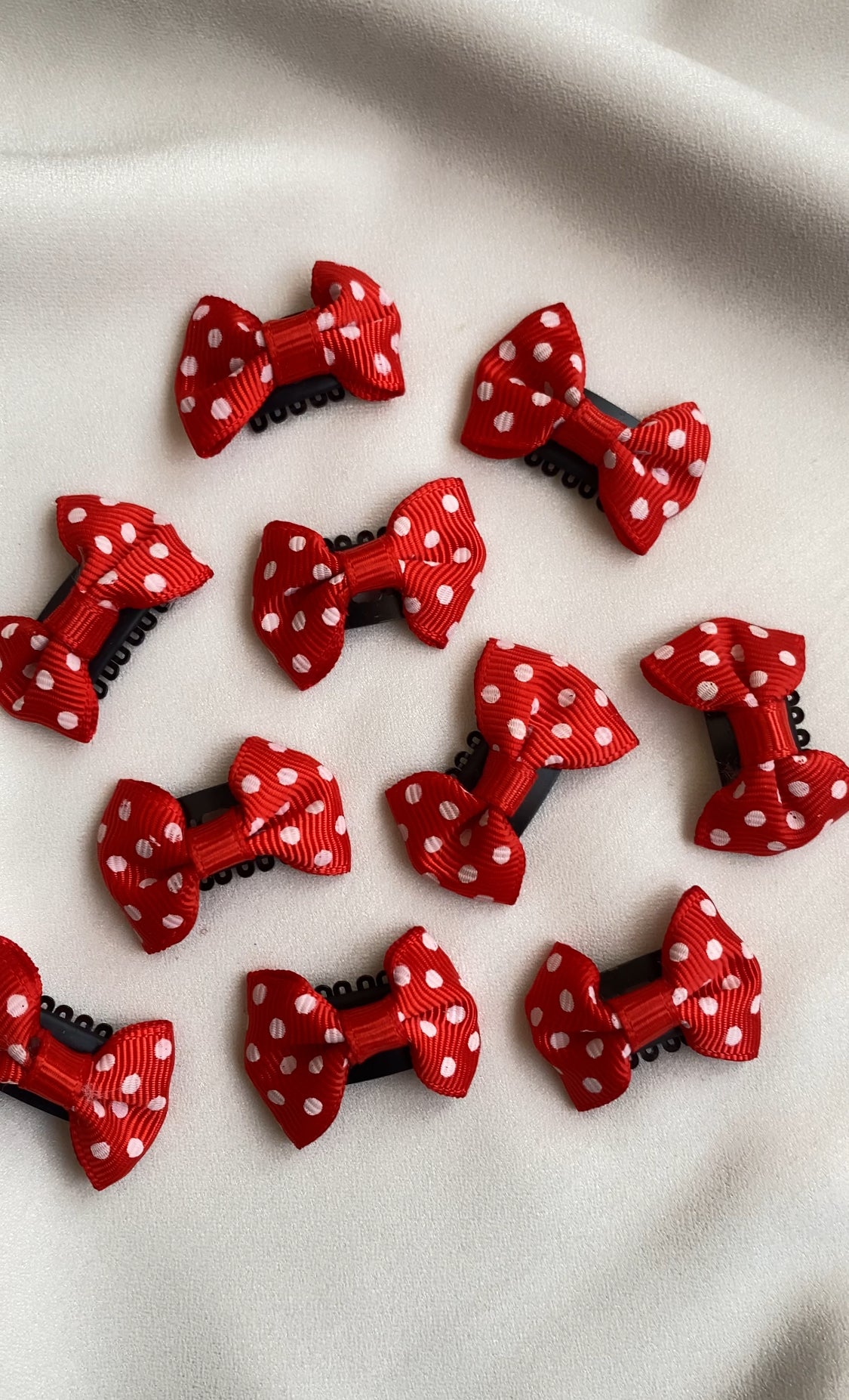 D56 RED MINI HAIR BOW PIN PAIR