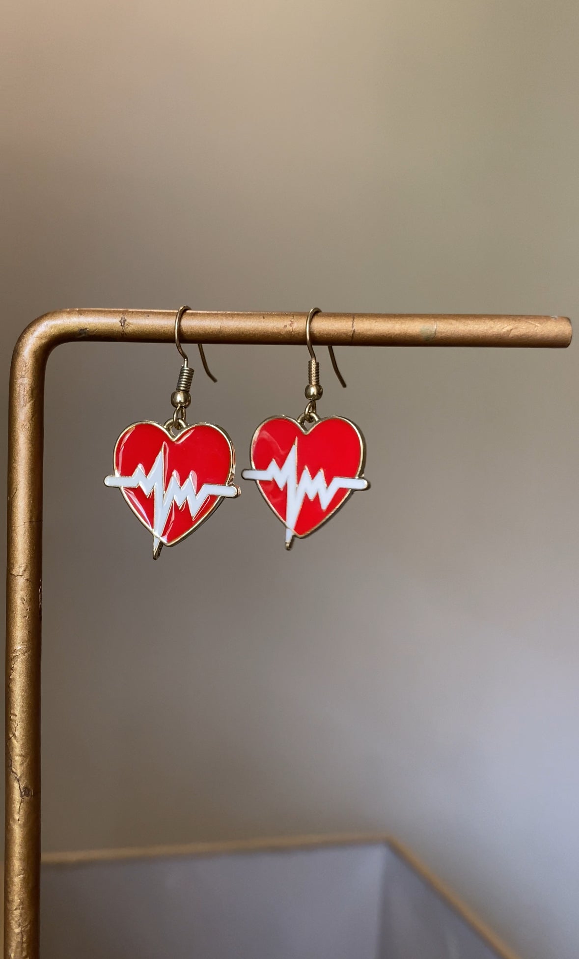 F82 RED HEART EARRINGS