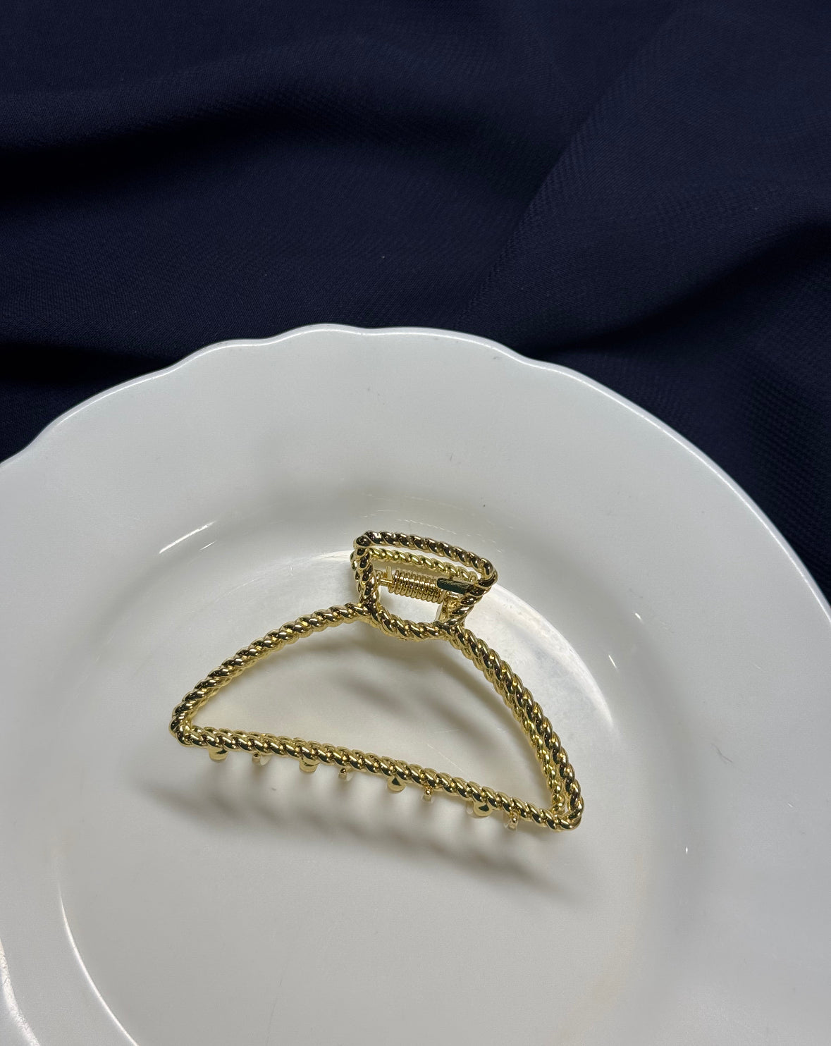 003 METAL CLAW CLIP MEDIUM SIZE