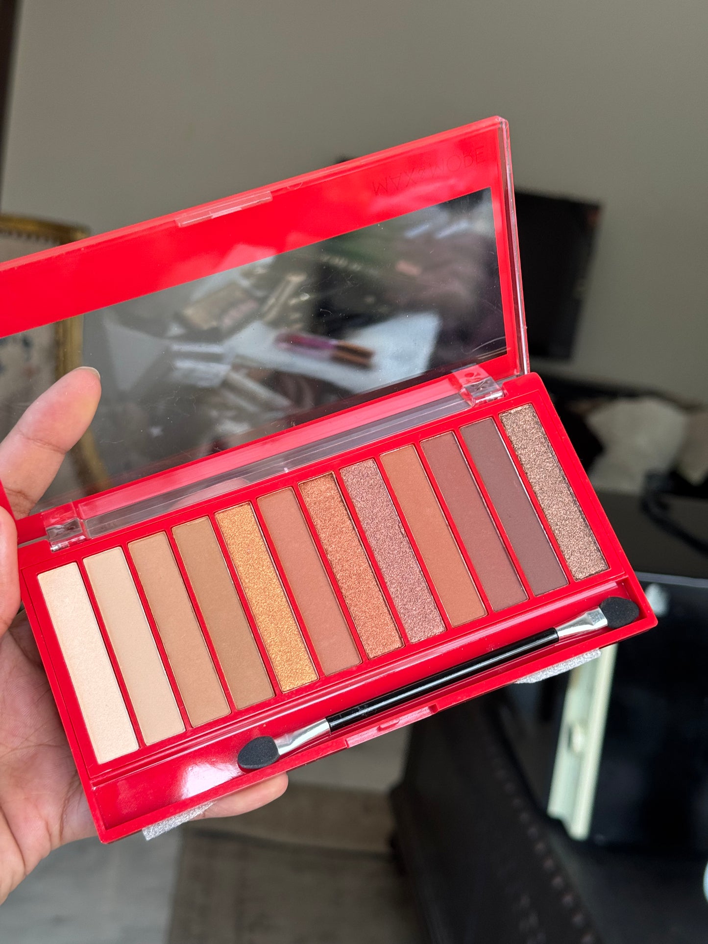 MAX N MORE EYESHADOW PALETTE